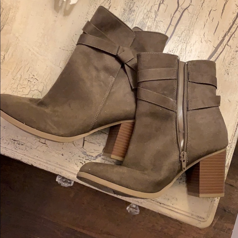 American eagle booties